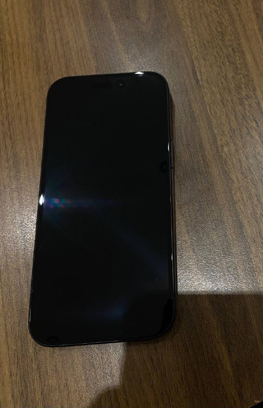 Айфон 15 с чехлом и бронью