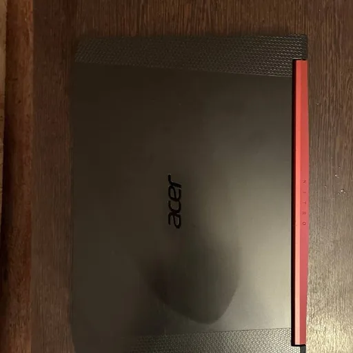 Acer Nitro 5, Apple MacBook Pro