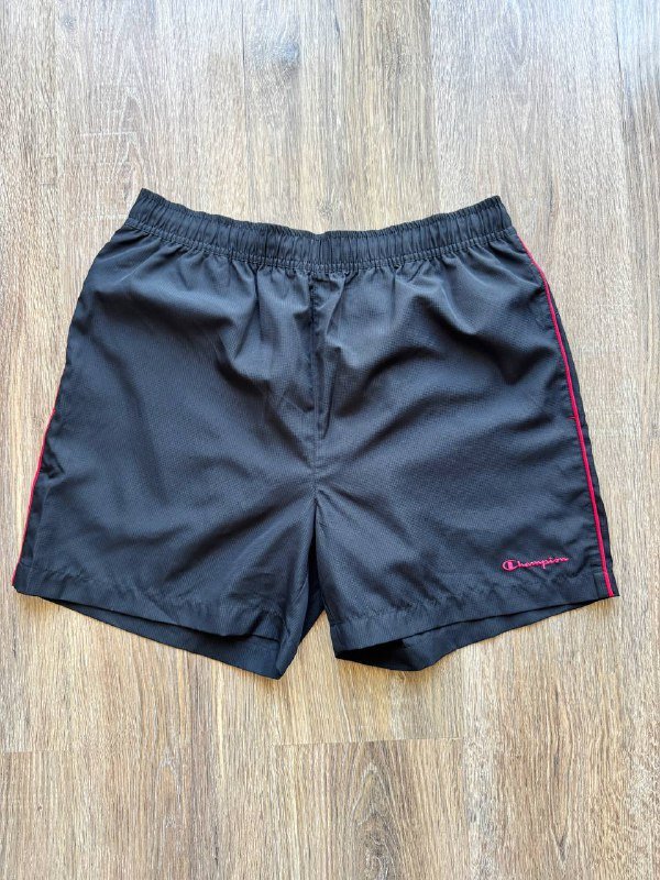 Шорты Champion, Ветровка Lacoste, Шорты Berghaus, Жилетка The Stronghold, Шорты Calvin Klein, Шорты Oakley, Футболка Karl Kani, Шорты Mammut, Лонгслив The North Face 1