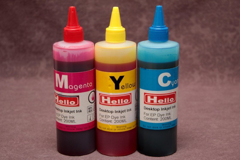 Чернила принтера, массажер, кабели, выпрямитель, фотоальбом