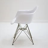 Пластиковые стулья, 4 штуки 2