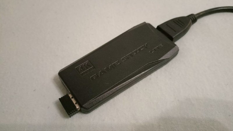 Приставка с ретро играми и джойстики 2