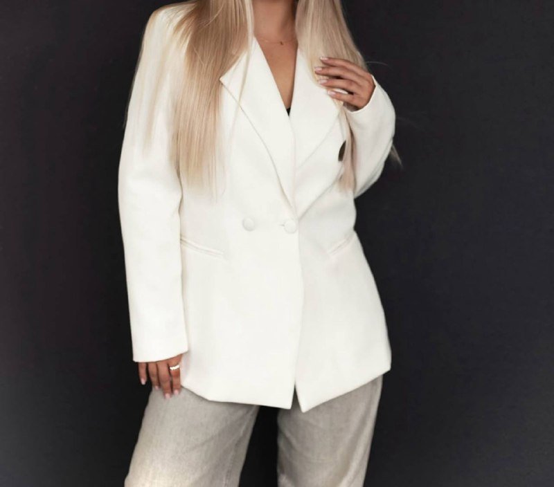 Бежевый пиджак, белая кофточка, коричневое платье, красное платье, мужской свитер, зимняя обувь, кардиган