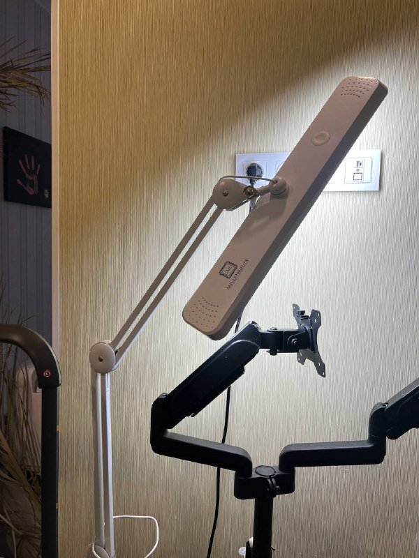 Лампа Millennium с кронштейном для наращивания ресниц