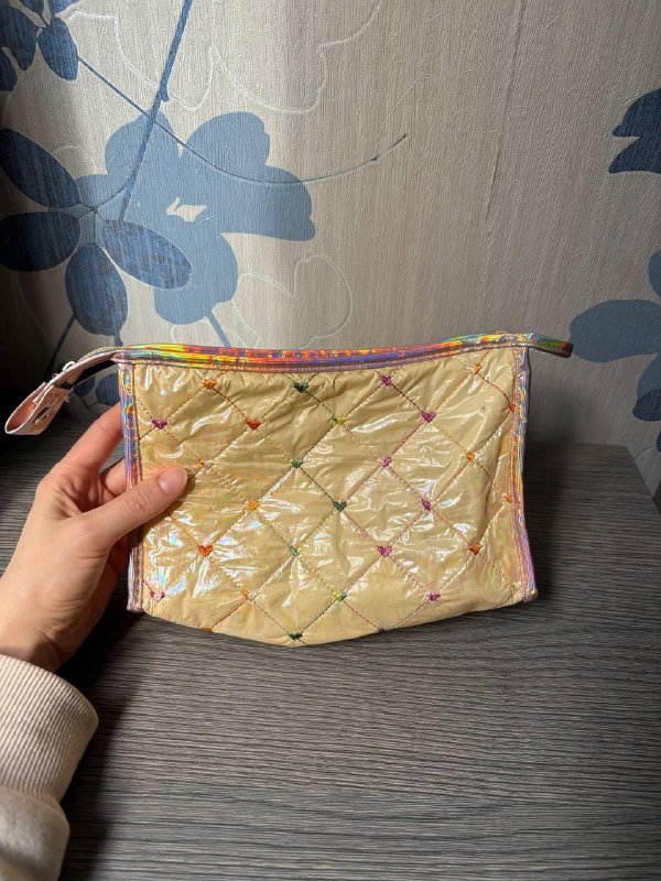 Косметичка блестящая ткань 4