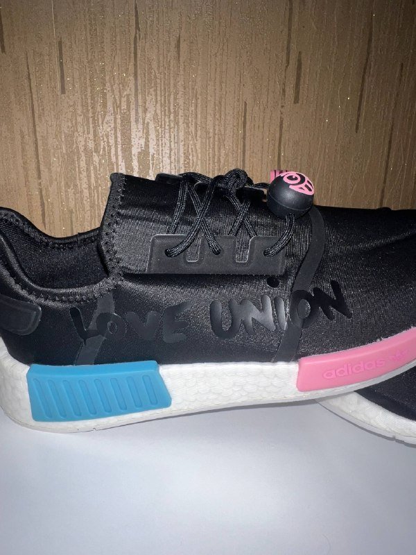 Кроссовки Adidas Originals NMD R1 унисекс размер 10,5 USA 4