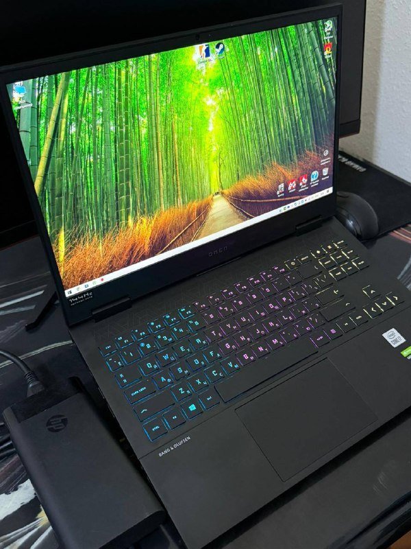 Ноутбук Omen 15, наушники AirPods 3