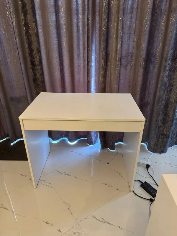 Белый стол 1