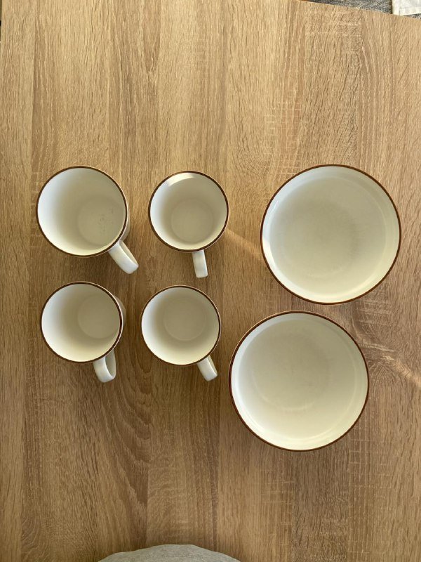 Набор чашек и тарелок 3