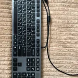 Мужская рубашка, фотоаппарат Canon, стол IKEA, USB-клавиатура 5
