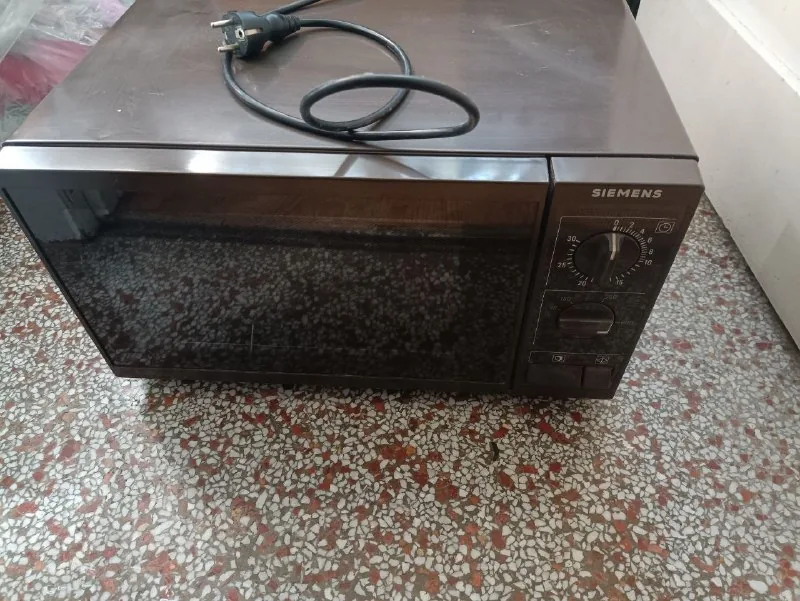 Микроволновая печь Siemens HF 1210, офисные кресла 1