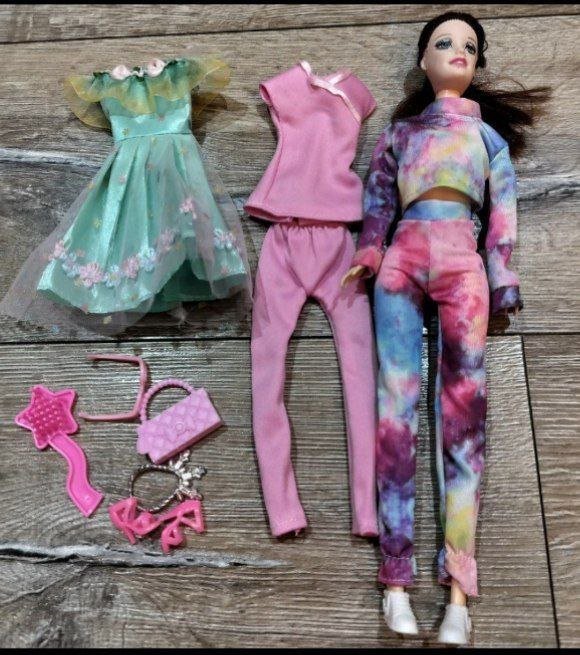 Кукольный домик с мебелью, куклой и одеждой 4