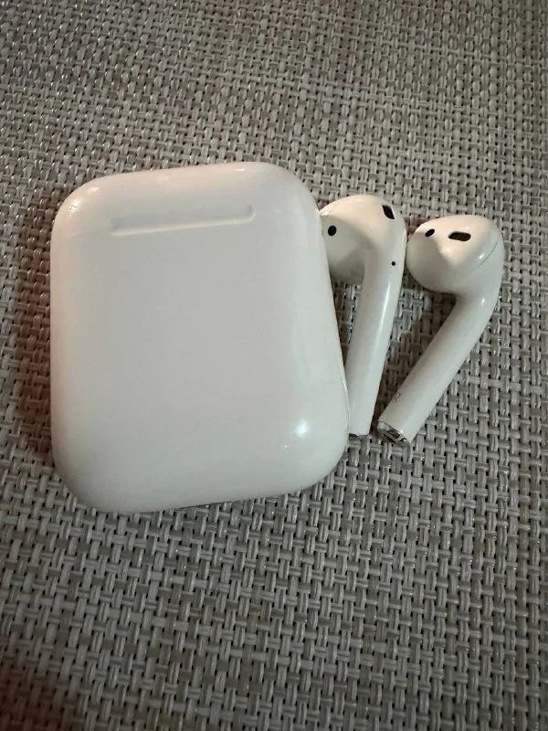 Apple AirPods 1-го поколения