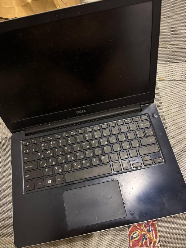 ноутбук Dell Vostro 5370, iPhone SE 2020, беспроводная мышь Lenovo 3