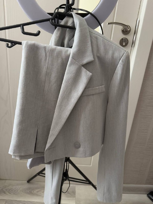 Костюм с мини юбкой размер 38 на M 2