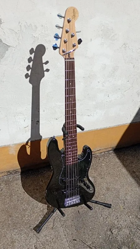 Squier Affinity Jazz Bass VI BKM 1