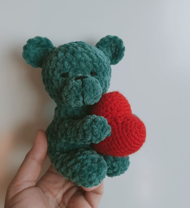 женская кепка, платье 48 размера, мягкие игрушки 4