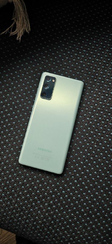 Смартфон Samsung S20 FE 2