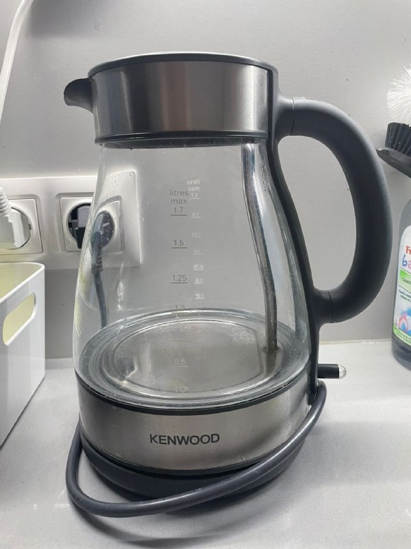 Кресло-пуф, чайник Kenwood