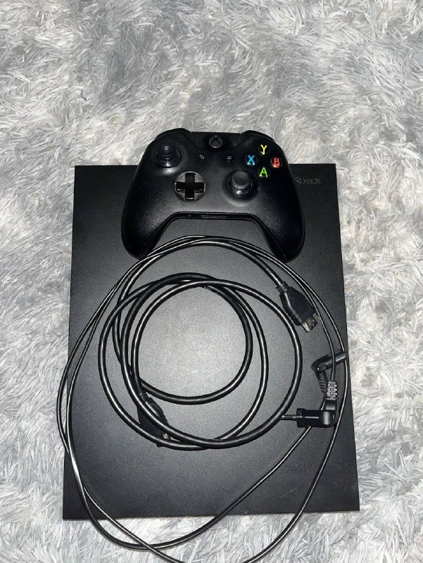 Xbox One X 1TB, джойстик, HDMI-кабель, шнур питания, зарядное устройство 2