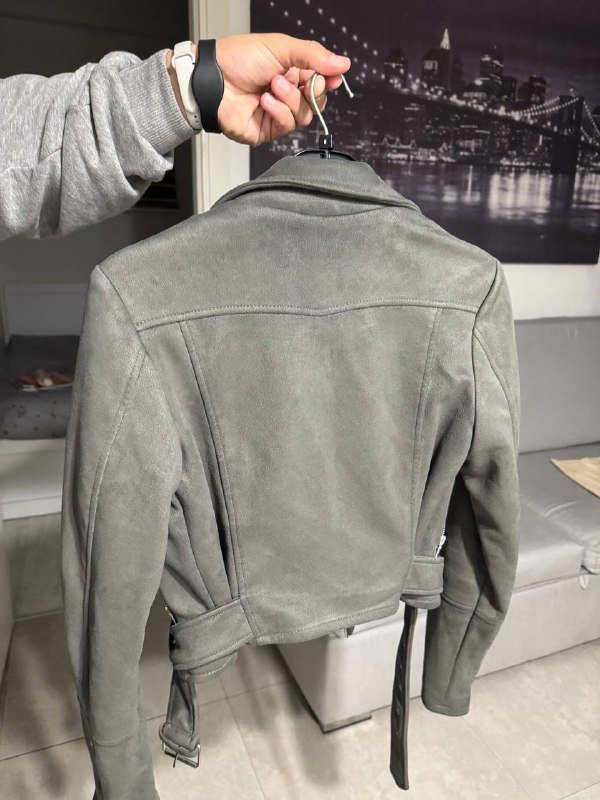 Женская куртка размер S 4