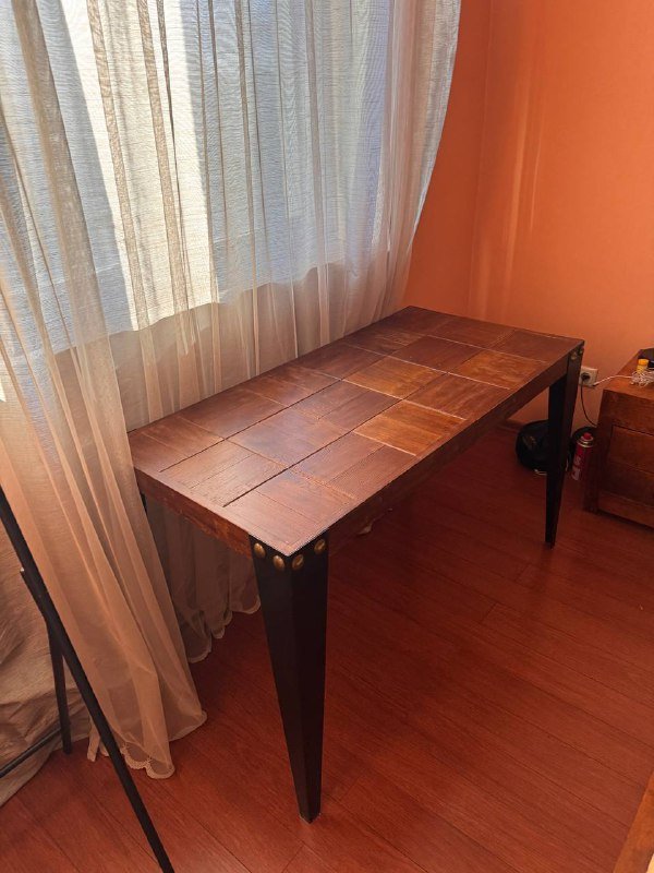 Стол из дерева