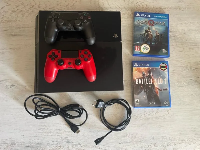 PlayStation 4 Slim 1