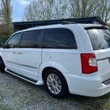Chrysler Town & Country 3