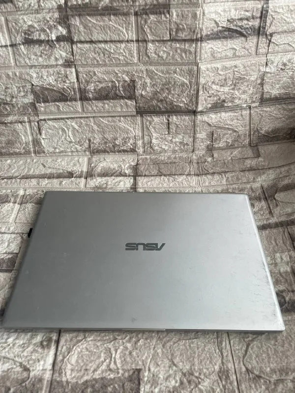 ASUS VivoBook 14 1