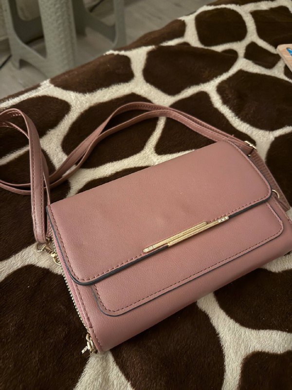 Розовая сумка через плечо