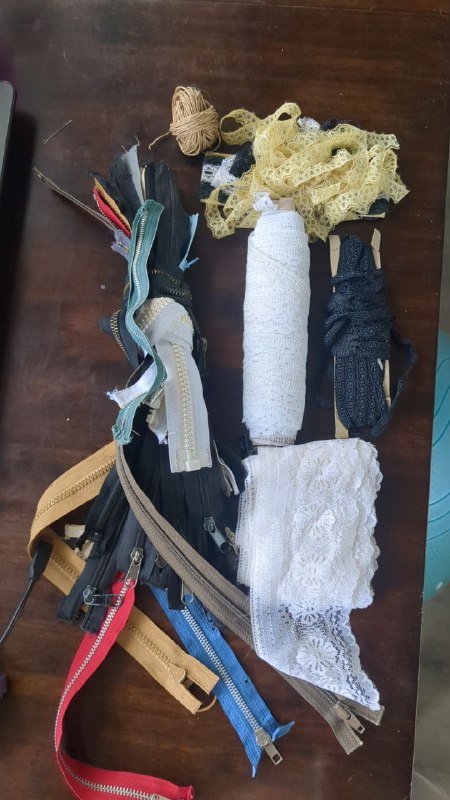 Кружева, змейки разных размеров, нитки из бумаги