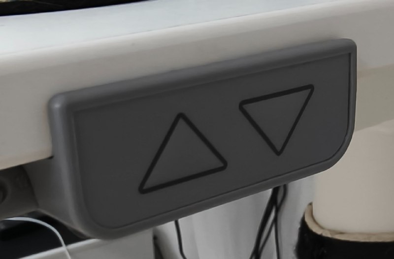 Ikea becant desk, Braun blender, Harman speakers, Huawei monitor, Xiaomi vacuum, cosmetic fridge 10