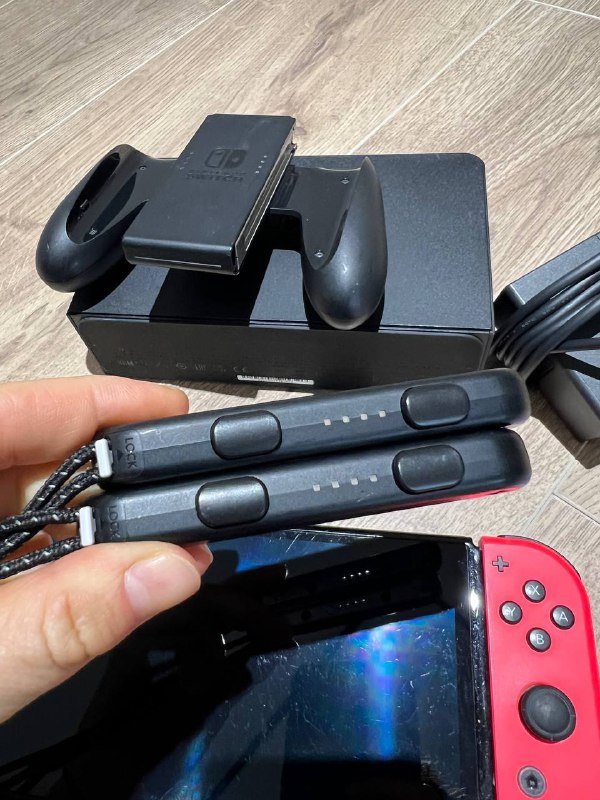 Nintendo Switch OLED Red/Blue с игрой Minecraft 9