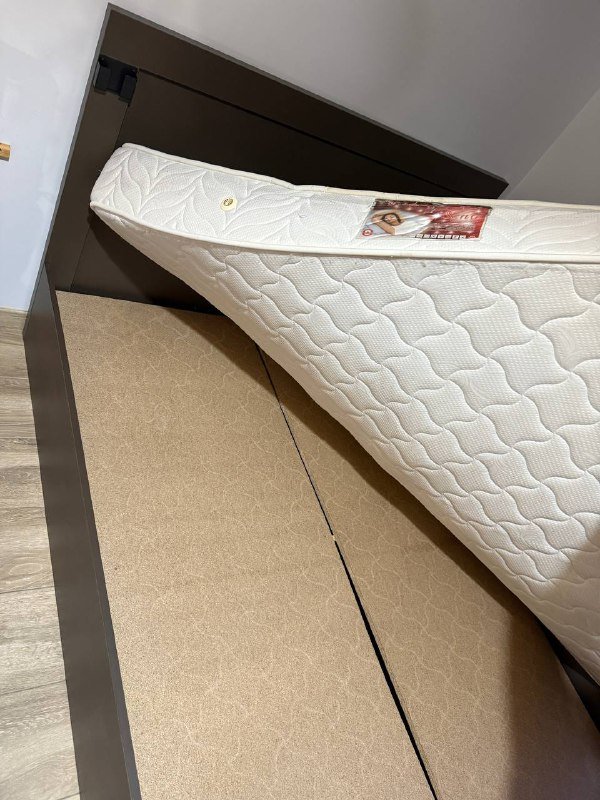 Кровать двуспальная с матрасом 2