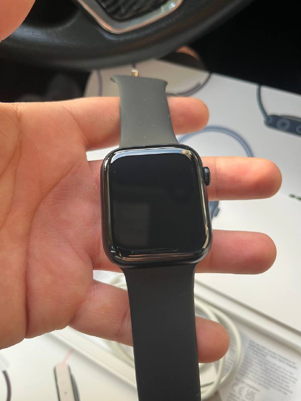Apple Watch 9 45 in perfect condition 2