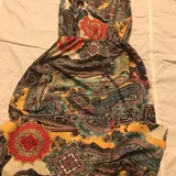 Жёлтый сарафан H&M, джинсовые штаны H&M, длинный яркий сарафан, изумрудный пиджак 3