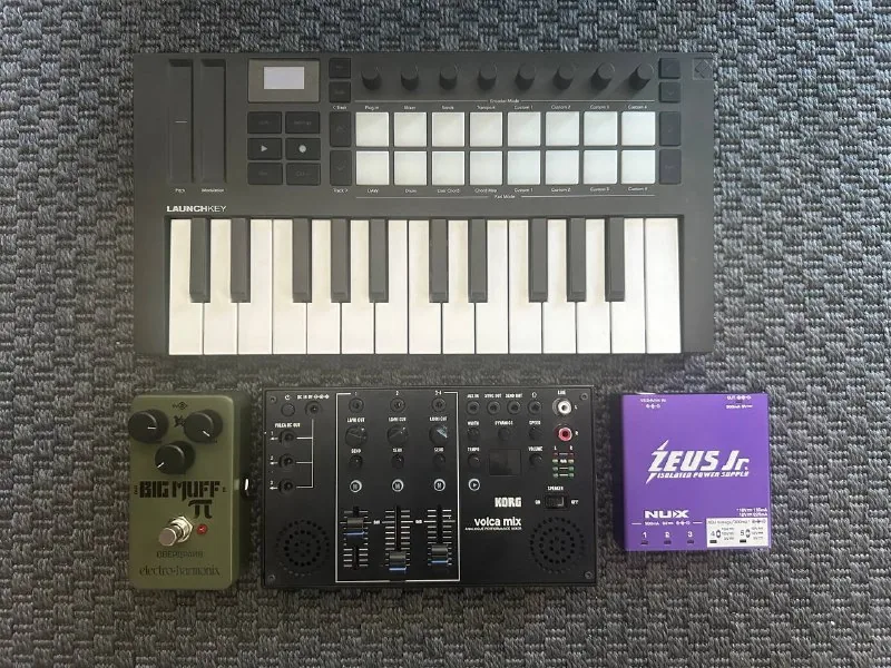MIDI клавиатура, Fuzz педаль, Микшер, Зарядное устройство