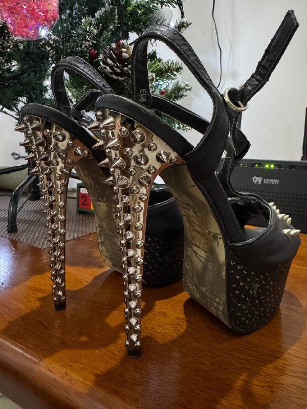 Стрипы босоножки, утепленные сапожки 38 размер