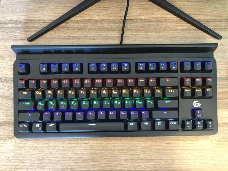 Игровой ПК с монитором, клавиатурой, мышью, наушниками 3