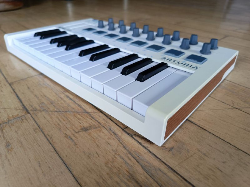 Arturia Minilab MkII MIDI контроллер 3