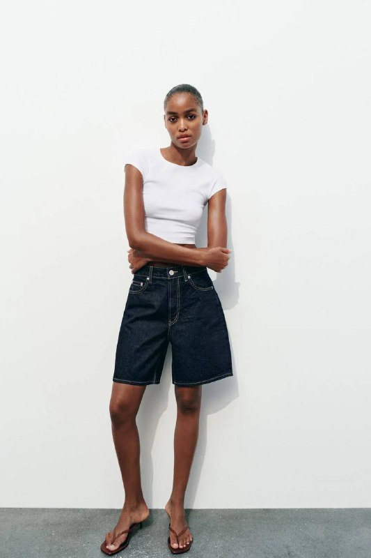 шорты-бермуды ZARA, очки LeSpecs, босоножки Mango