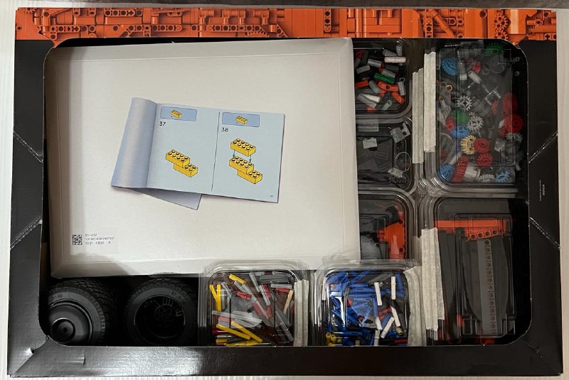 LEGO Technic 42177 Mercedes-Benz G500 4