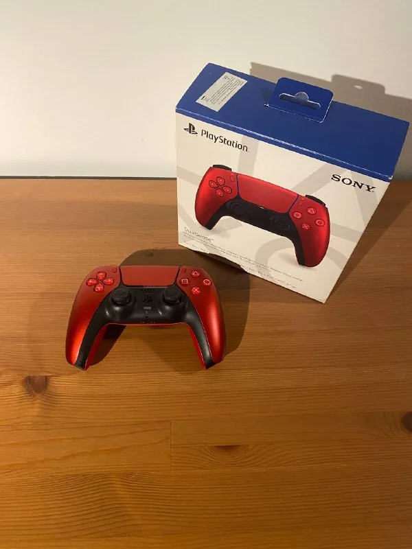Sony DualSense красного цвета