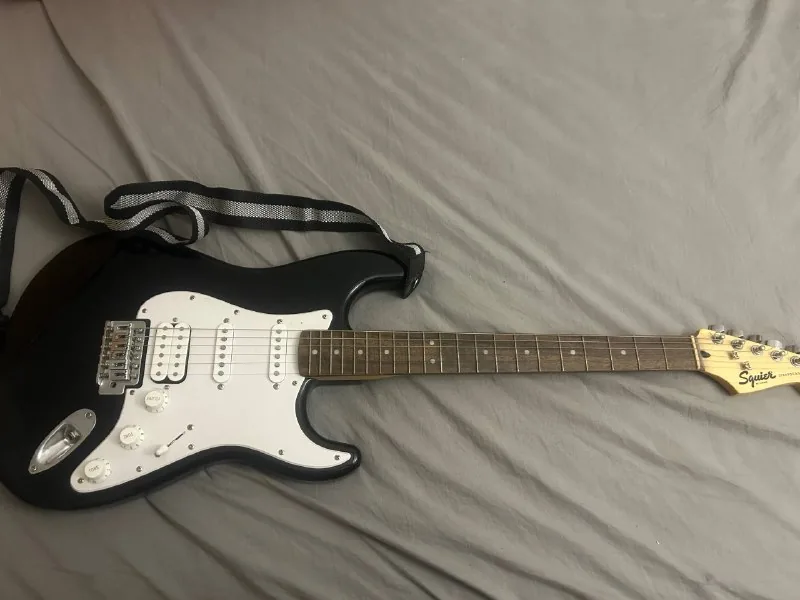 Электрогитара Squier Bullet Stratocaster 1