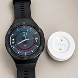 Чемодан на колёсах, часы Huawei Watch GT 2e 2