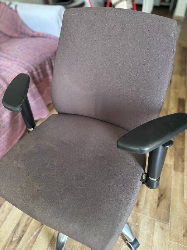 Компьютерное кресло, вешалка для одежды 2