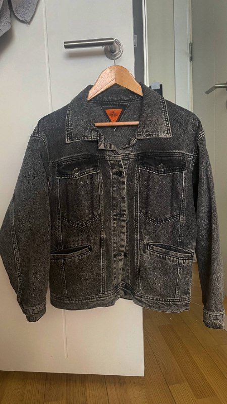 Очки, сумка-кошелек, серая кофта, джинсовая куртка 4