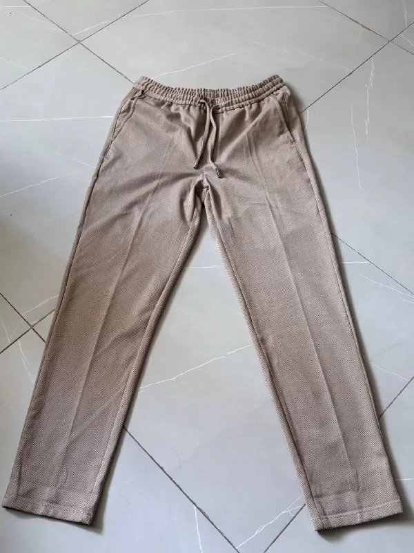 Мужские брюки LC Waikiki, женские брюки Koton, мужская рубашка Massimo Dutti 1