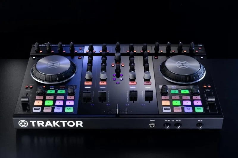 DJ-контроллер Traktor S4 MK2 с Traktor PRO 1