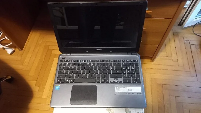 Ноутбук Acer Aspire E1-532 1